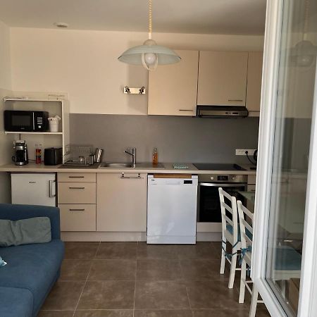 Aux 3 Domaines T2 Avec Terrasse Apartment Hyeres Bagian luar foto