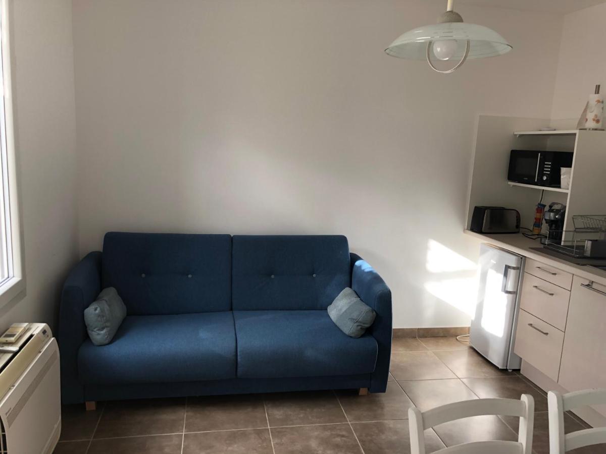 Aux 3 Domaines T2 Avec Terrasse Apartment Hyeres Bagian luar foto