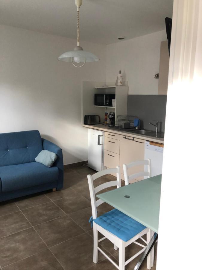 Aux 3 Domaines T2 Avec Terrasse Apartment Hyeres Bagian luar foto