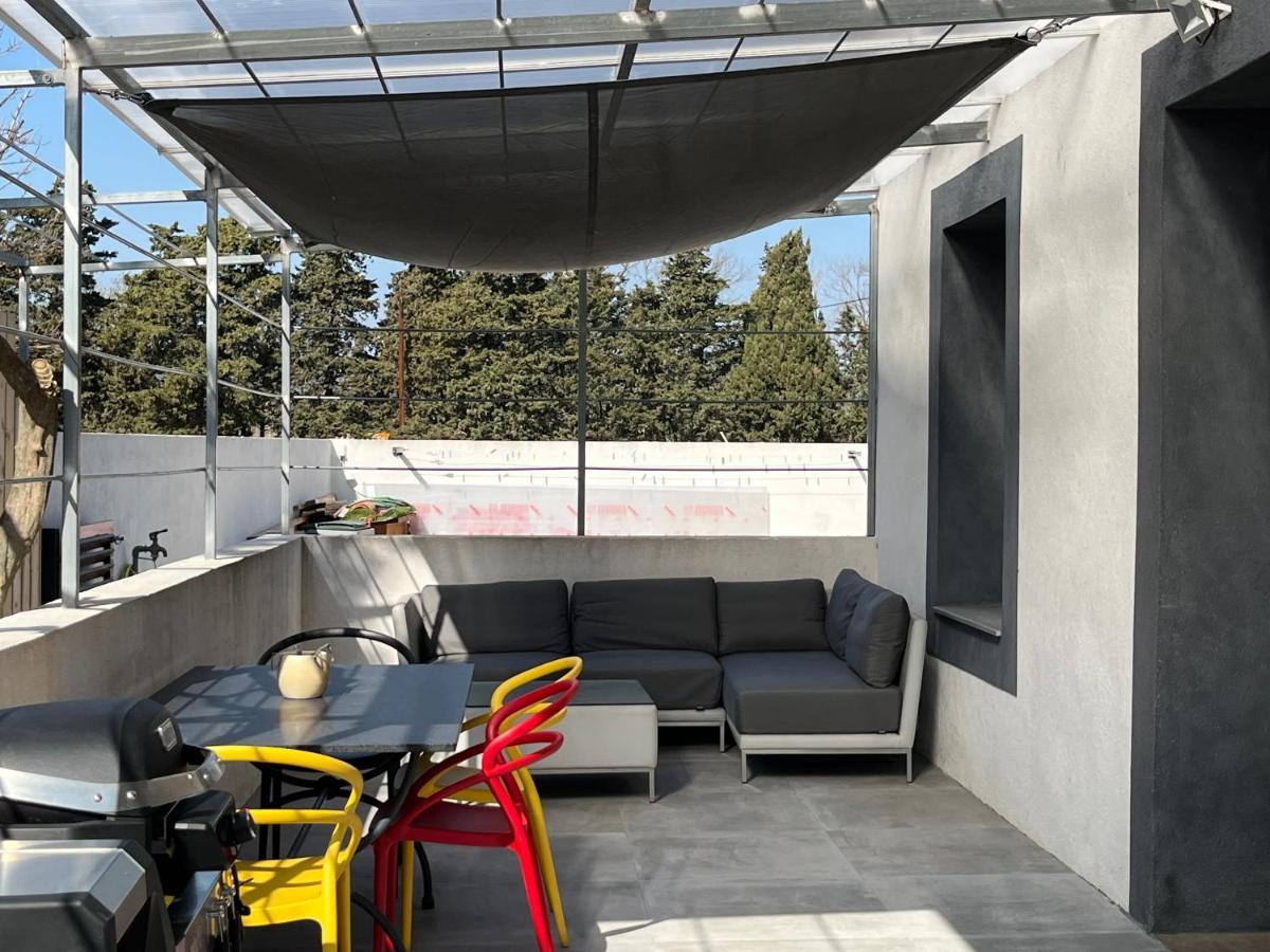 Aux 3 Domaines T2 Avec Terrasse Apartment Hyeres Bagian luar foto