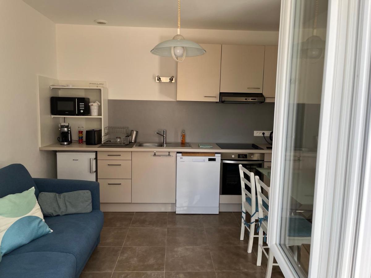 Aux 3 Domaines T2 Avec Terrasse Apartment Hyeres Bagian luar foto