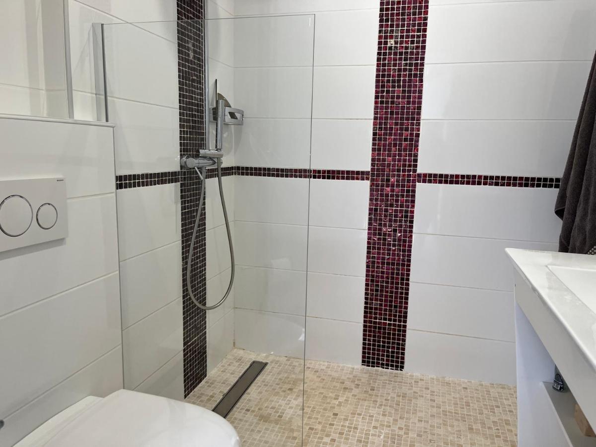 Aux 3 Domaines T2 Avec Terrasse Apartment Hyeres Bagian luar foto