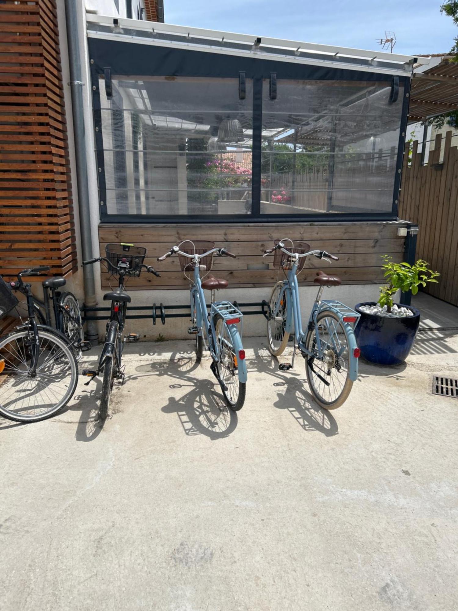 Aux 3 Domaines T2 Avec Terrasse Apartment Hyeres Bagian luar foto