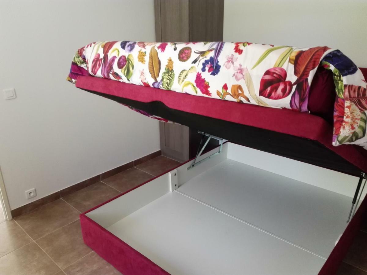 Aux 3 Domaines T2 Avec Terrasse Apartment Hyeres Bagian luar foto